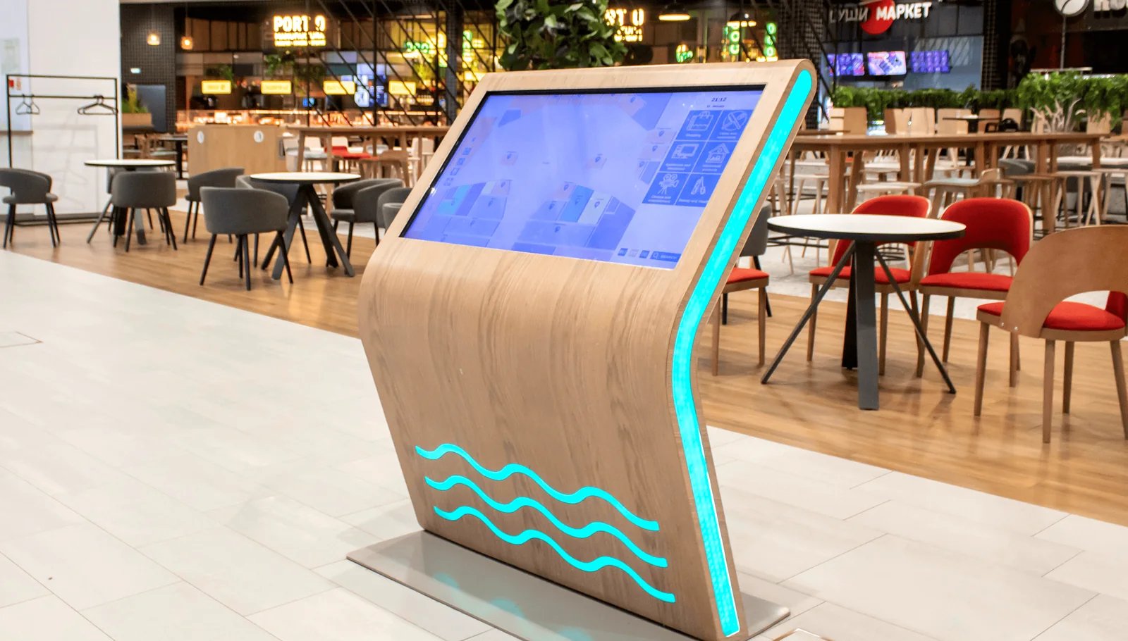 Сенсорный навигационный терминал iDESK в торговом центре